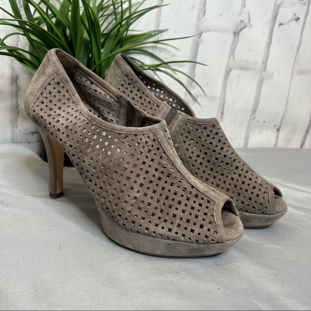Paul Green leather perforated peeptoe taupe